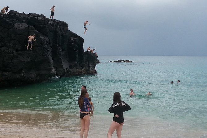 6-Hour Private Customized Luxury Convertible Tour of Oahu's North Shore - Shark’s Cove with gear included