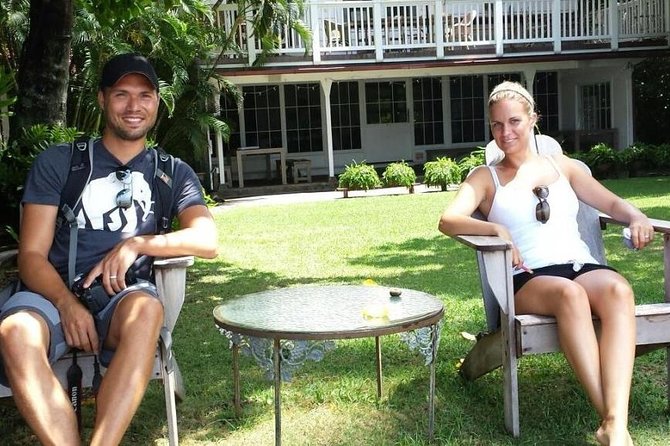 Afternoon at McGarret - Hawaii 5-0 TV Tour - Guides, van comfort, and group size