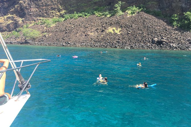 Afternoon Sail & Snorkel to the Captain Cook Monument - The Captain Cook Monument from the water