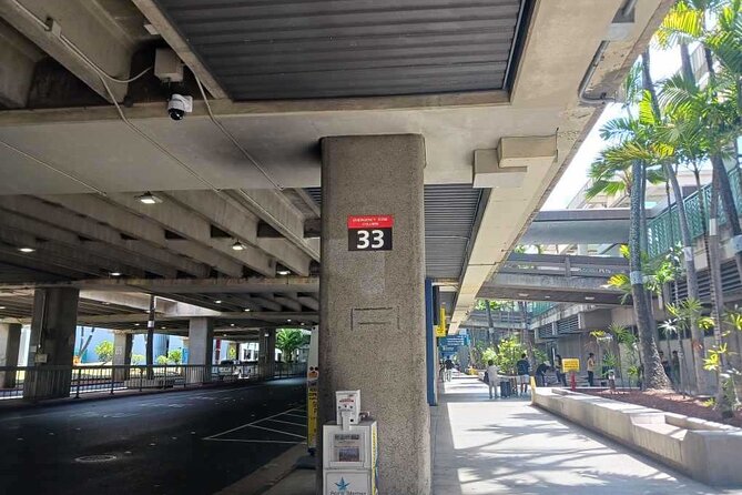 Airport Shuttle - HNL Airport to Waikiki - Extra luggage charges can change the bargain