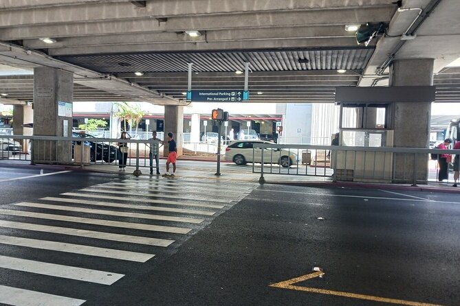 Airport Shuttle - HNL Airport to Waikiki - The main risk is not the drive, it is the handoff