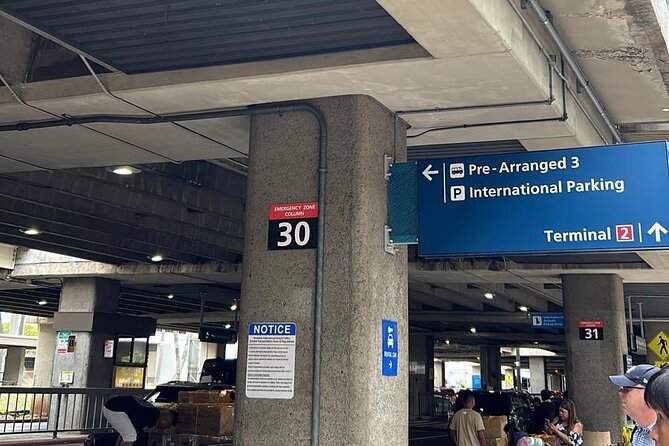 Airport Shuttle - HNL Airport to Waikiki - The airport pickup requires a little attention