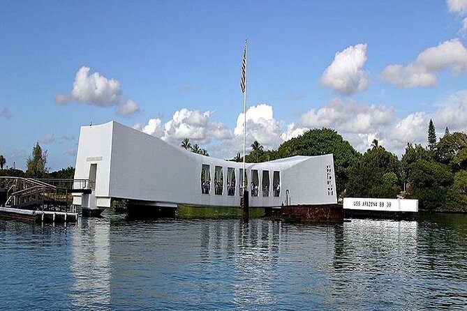 Arizona Memorial Pearl Harbor & Honolulu City Tour from Waikiki - The Pearl Harbor Visitor Center sets the scene