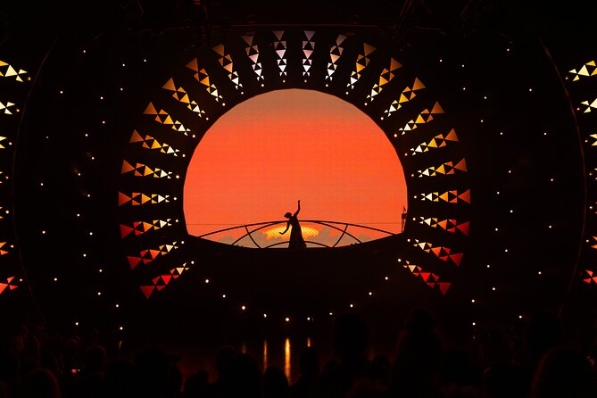 'Auana by Cirque du Soleil at the Waikiki Beachcomber Hotel - The acrobatics and high-risk acts