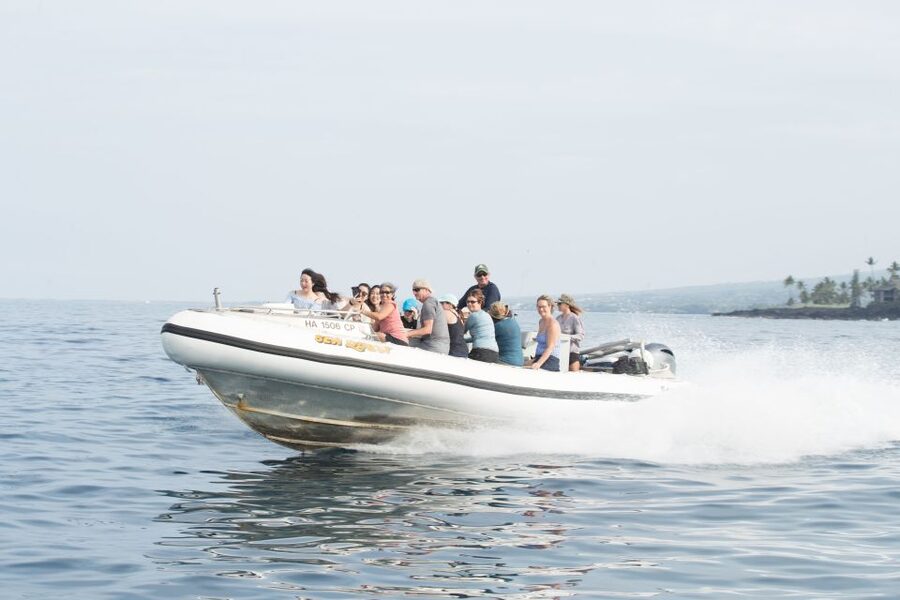 Big Island: Captain Cook Sightseeing & Snorkel Expedition - Seeing Captain Cook Monument from the water
