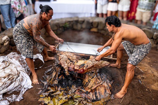 Big Island, Hawaii: Admission to Voyagers of the Pacific Luau - Drinks, service, and the little extras