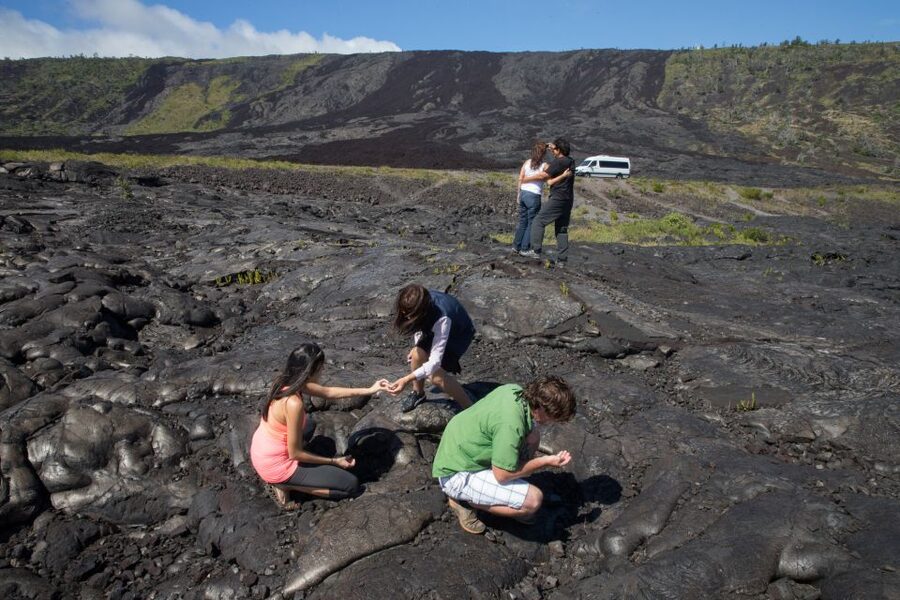 Big Island, Hawaii: Volcano and Stargazing Tour with Dinner - Hawaii Volcanoes National Park in the afternoon light