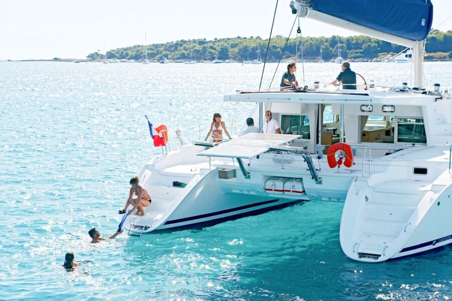 Big Island: Luxury Catamaran Trip along the Kona Coast - Practical tips for a smoother outing