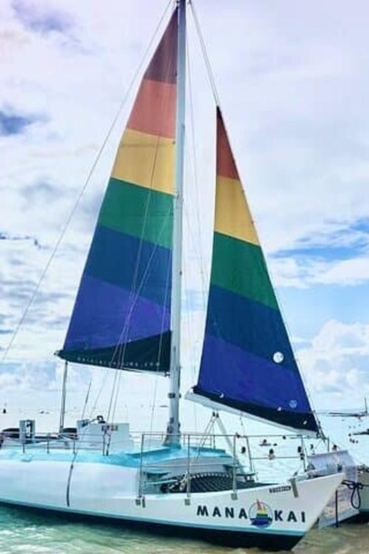 Board from Waikiki Beach: Friday Night Fireworks sail - The first minutes aboard the one-hour catamaran