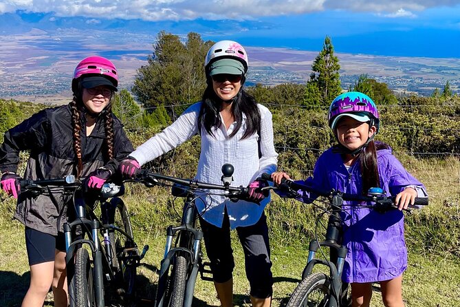 Cycle to the Sea with Maui Bombers - Bikes, helmets, and the support van
