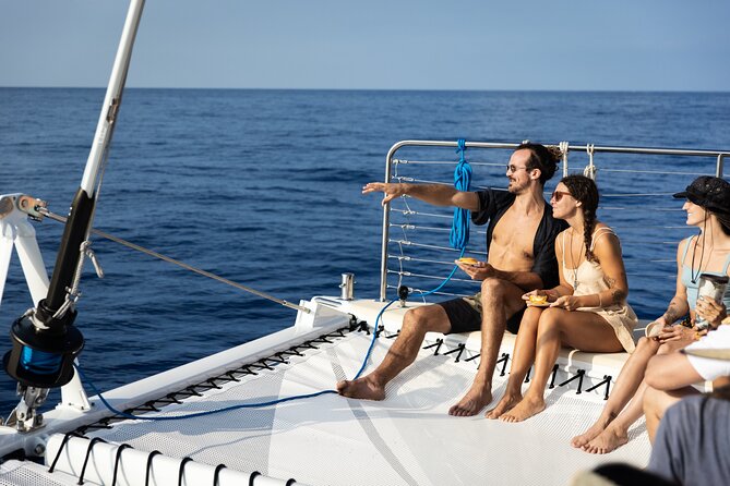 Deluxe Sail & Snorkel to the Captain Cook Monument - Captain Cook Monument and the protected reef