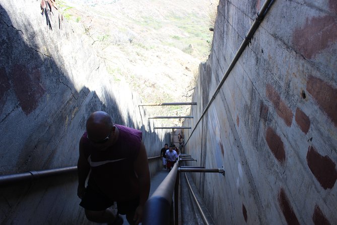 Diamond Head Crater - Reaching the 760-foot summit