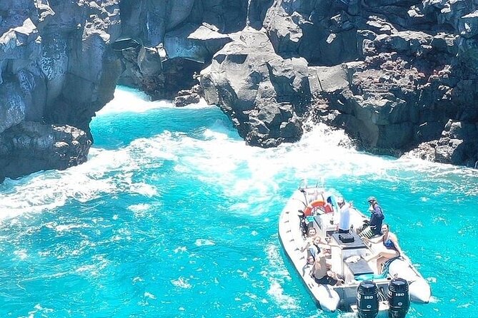 Dolphin, Sea Cave & Captain Cook Snorkel Combo in Kealakekua Bay - What the Crew Adds to the Trip