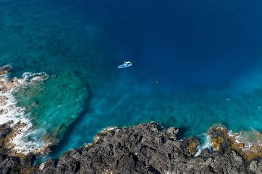 Dolphin Watch Snorkel and BBQ in Kona, Big Island - The floating mat and the parts between swims