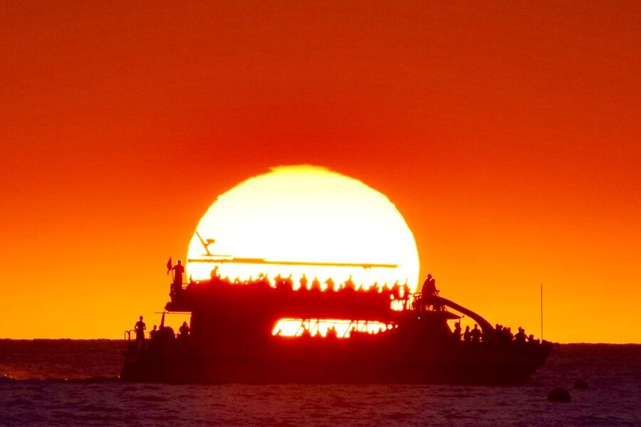 From Hawaii: Historical Dinner Cruise Tour to Kealakekua Bay - Approaching Kealakekua Bay