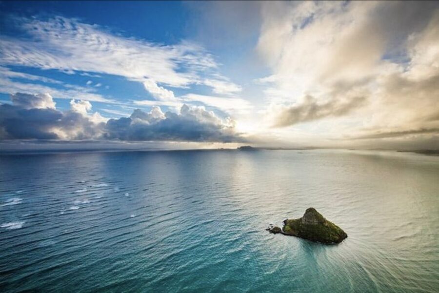 From Honolulu: Oahu 60min Helicopter Tour with Doors Off/On - North Shore surf country