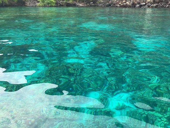 Guided Outrigger Canoe Tour in Kealakekua Bay - Snacks, drinks, and the small-group advantage
