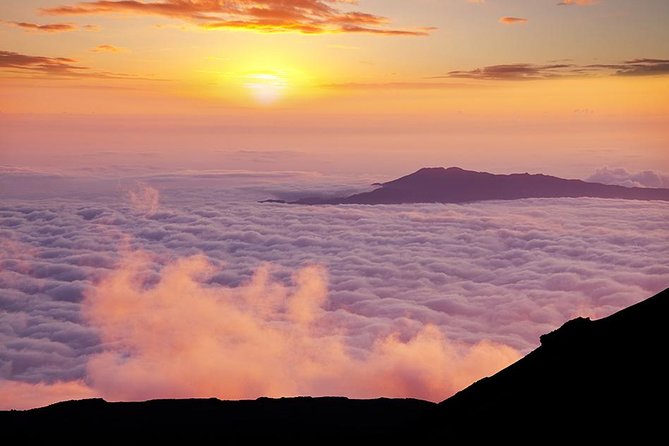 Haleakala Sunrise Tour with Breakfast and West Side Pickup - Why Haleakalā sunrise is worth the early alarm