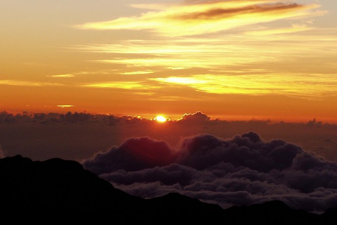 Haleakala Sunrise Tour with Breakfast and West Side Pickup - Waiting for dawn at the summit