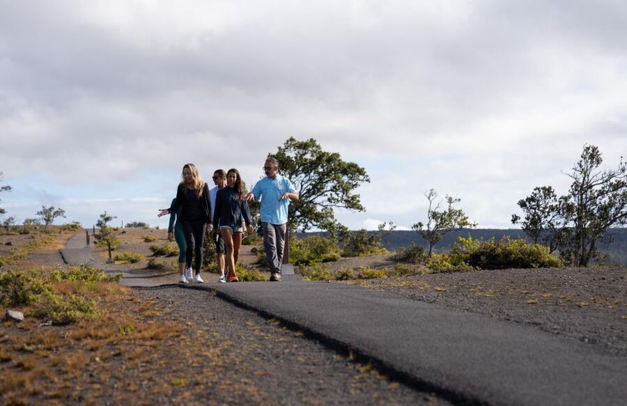 Hawaii: Big Island Volcanoes Day Tour with Dinner and Pickup - The guide makes the long day easier