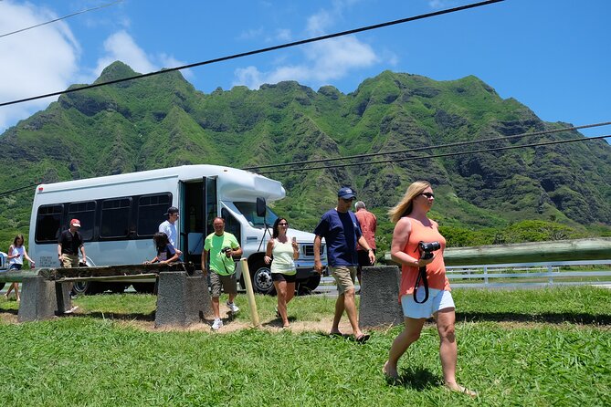 Hidden Gems of Oahu Circle Island Tour with Byodo In Temple - Lunch at Kahuku and the North Shore food stops