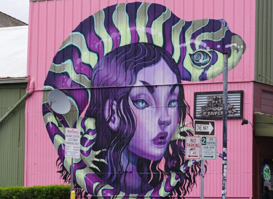 Hilo: Walking Ghost Tour - Hilo Town Tavern and the Exhibit Gallery