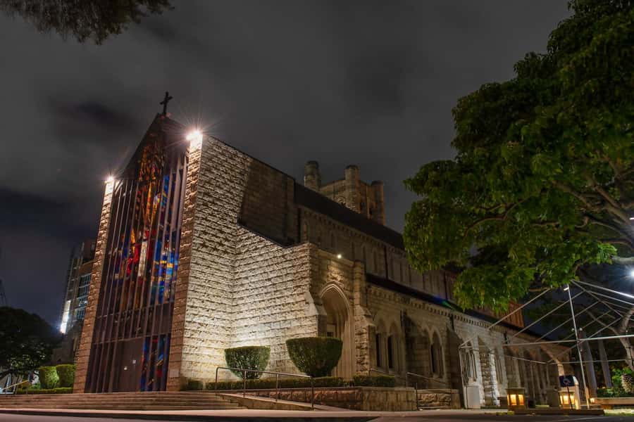Honolulu Haunts: Ghosts and Spirits Walking Tour - Why the guide matters more than the route