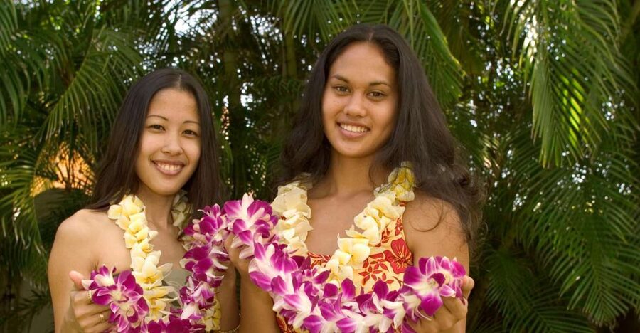 Honolulu Honeymoon Airport Lei Greeting - The lei selection makes the welcome personal