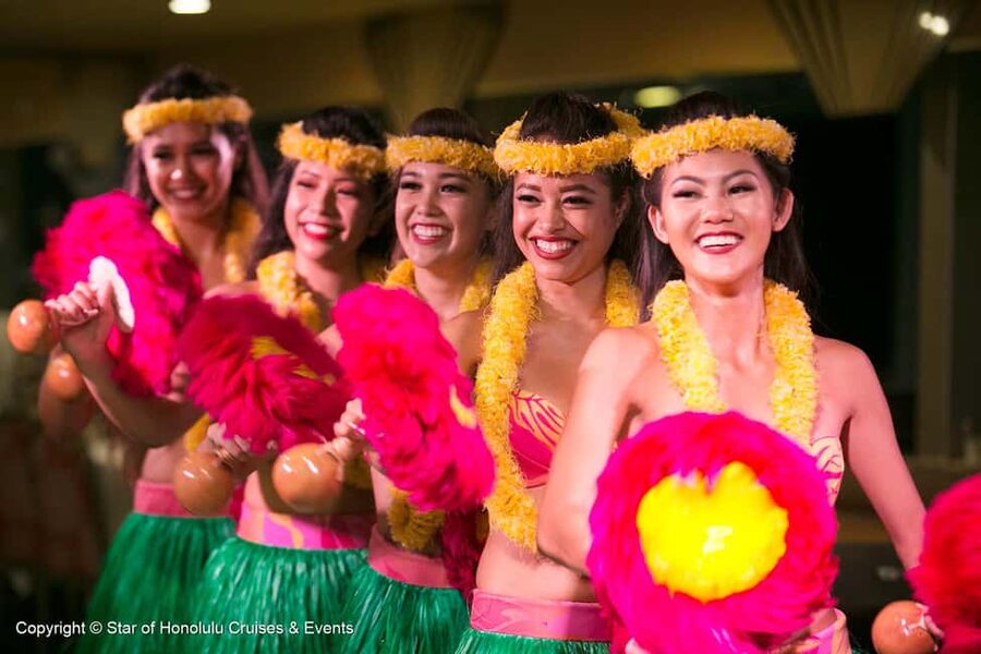 Honolulu: Pacific Star Sunset Buffet and Show - Why Friday is the best-value sailing
