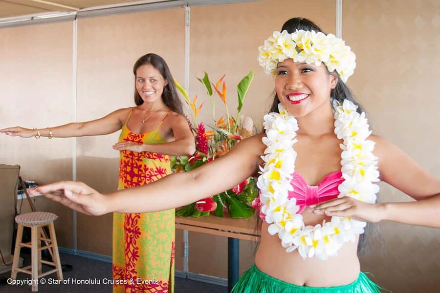 Honolulu: Pacific Star Sunset Buffet and Show - What the $139 price covers