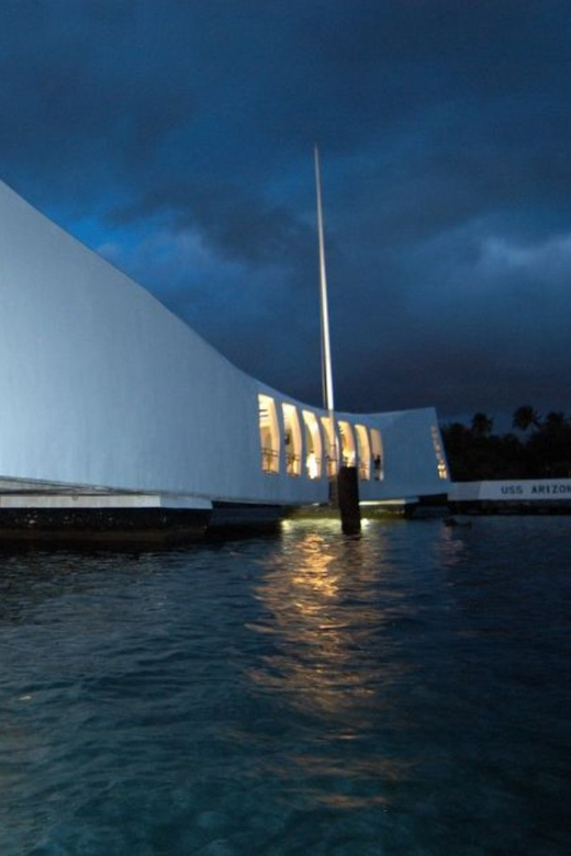 Honolulu: Pearl Harbor USS Arizona Memorial Tour - The visitor center and the War and Attack exhibits