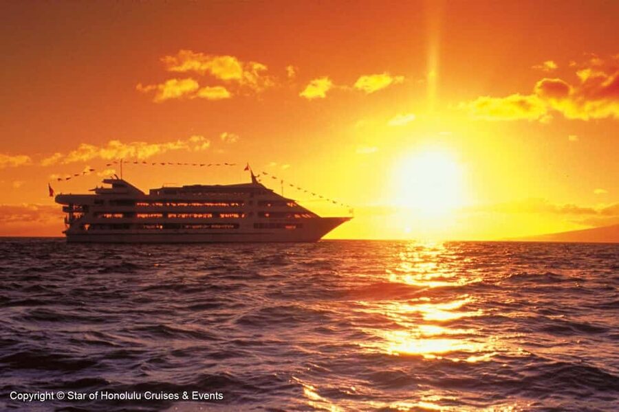 Honolulu: Sunset 5 Course Dinner Cruise with Entertainment - A sunset cruise with more than a dinner table