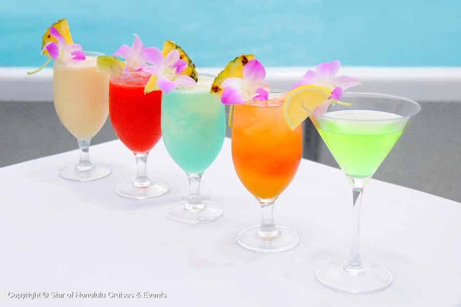 Honolulu: Sunset 5 Course Dinner Cruise with Entertainment - Hawaiian and jazz music throughout the sailing