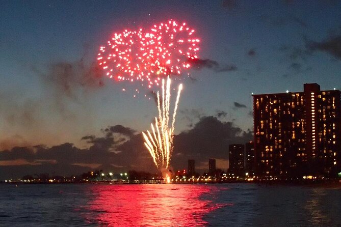 Honolulu Sunset Dinner Cruise with Friday Fireworks Show - Quick takeaways for your Friday night
