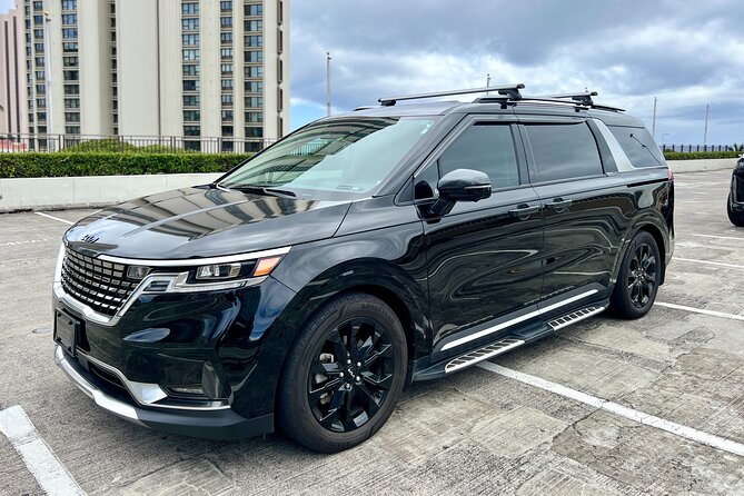 Honolulu SUV Transfer - Hotel, Airport, Port (1-5 passengers) - Meeting your driver at Honolulu Airport