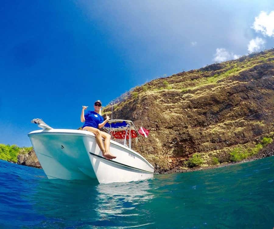Kailua Kona: Dolphin, Sea Cave and Captain Cook Snorkel Tour - The Zodiac RIB ride along the volcanic coast