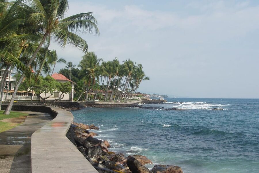 Kailua-Kona: Haunted History Ghost Walking Tour - Moku’aikaua Church and old and new miracles