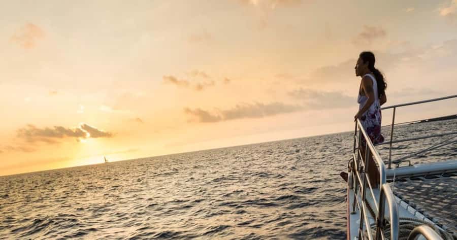 Kailua-Kona: Manta Ray Snorkeling and Sunset Sailing Cruise - What to Pack for a Two-and-a-Half-Hour Evening