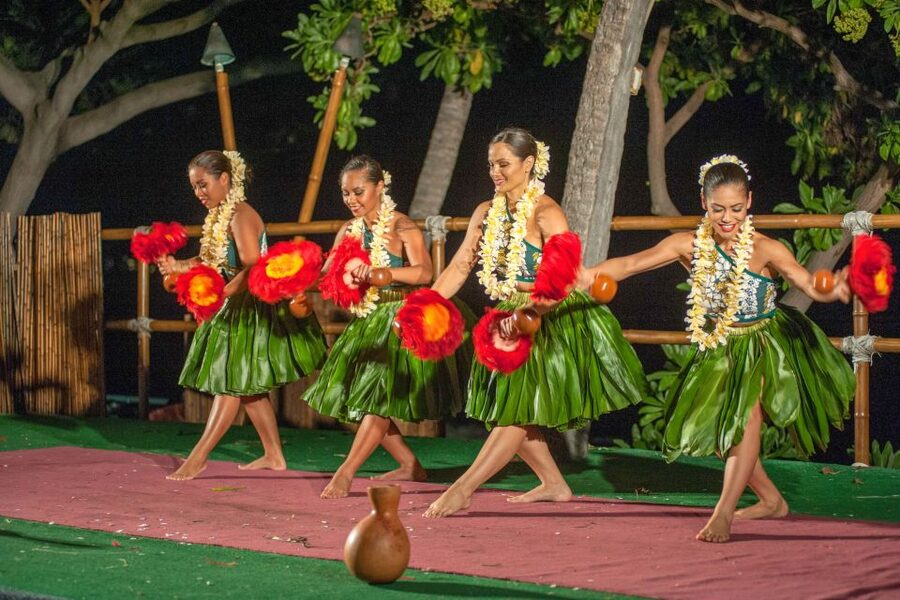 Kailua-Kona: Voyagers of the Pacific Luau with Buffet Dinner - Who will enjoy this luau most