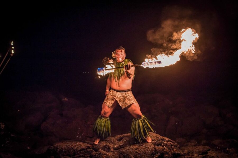 Kailua-Kona: Voyagers of the Pacific Luau with Buffet Dinner - A Polynesian show built around music and dance