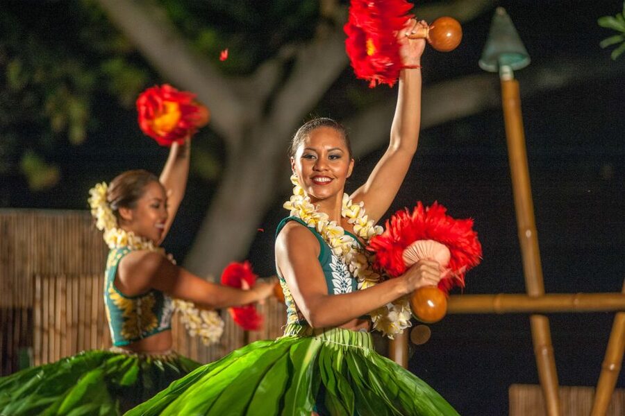 Kailua-Kona: Voyagers of the Pacific Luau with Buffet Dinner - Check-in, parking, and the first hour