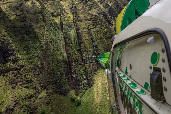 Kauai Deluxe Waterfall Safari: Helicopter Tour - Why this helicopter flight shows you Kauai better than a car