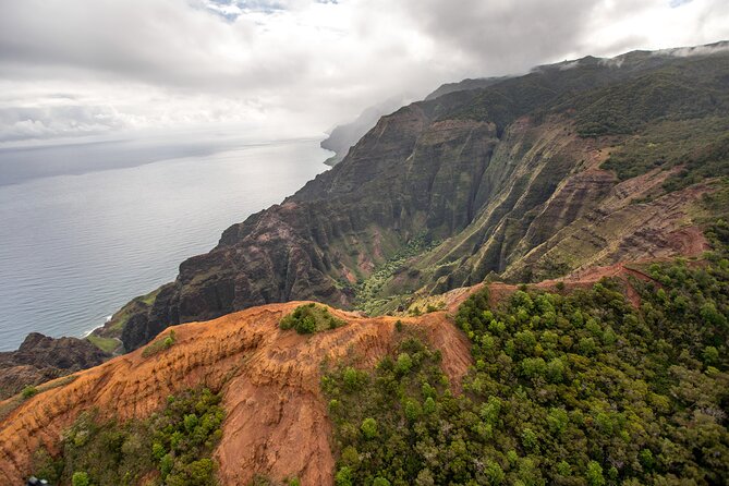 Kauai' Exclusive Helicopter Tour: Land & Explore Olokele Canyon - Pilots, commentary, and the feel of the flight