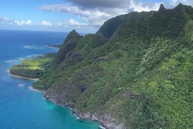 Kauai: Hughes 500 4-Passenger Doors-Off Helicopters - The Na Pali Coast from an open side