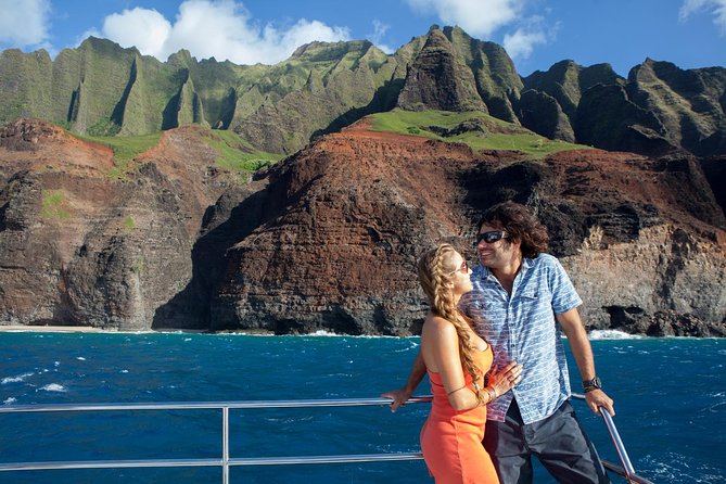 Kauai: Na Pali Sunset & Sightsee Boat Tour - Dinner, Mai Tais, and the Best Seat for Eating