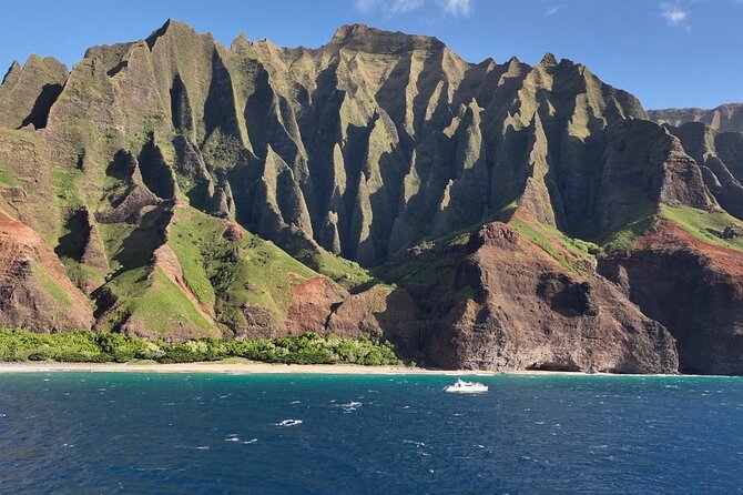 Kauai: Na Pali Sunset & Sightsee Boat Tour - Sea Caves, Spray, and Motion Sickness