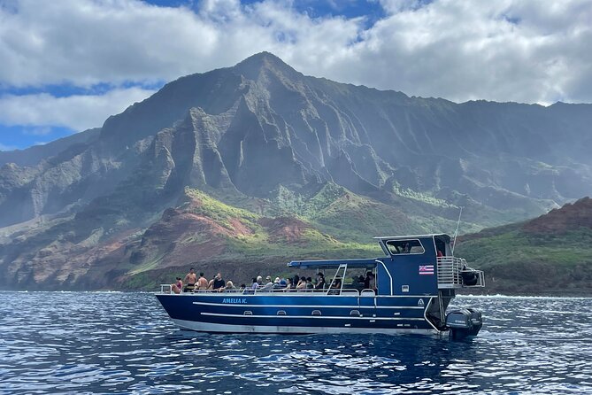 Kauai: NaPali Boat Tour on the Amelia K - Boarding in Eleele and getting settled