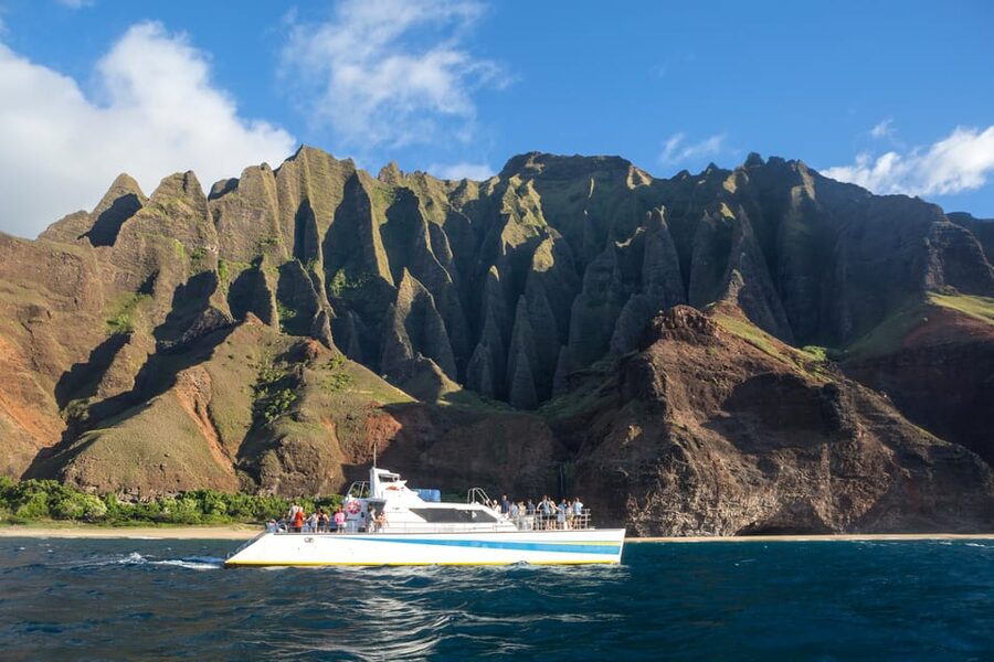 Kauai: Napali Sunset Dinner Cruise - Along the cliffs, valleys, caves, and waterfalls