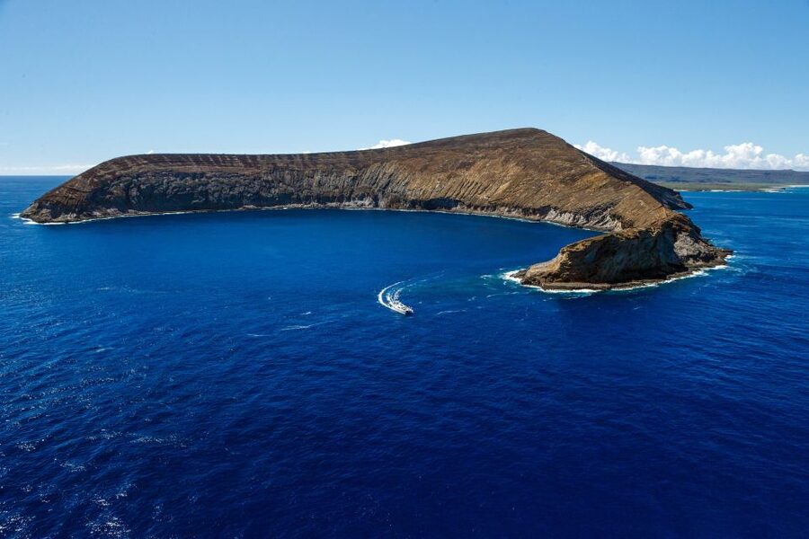 Kauai: Niihau and Na Pali Coast Full-Day Boat Tour - The open-water run to Niihau