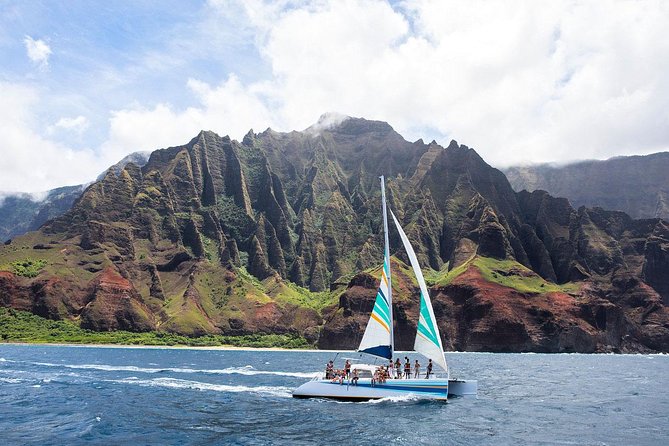 Kauai’s Na Pali Coast Snorkel and Sail Tour - Sailing Toward Na Pali